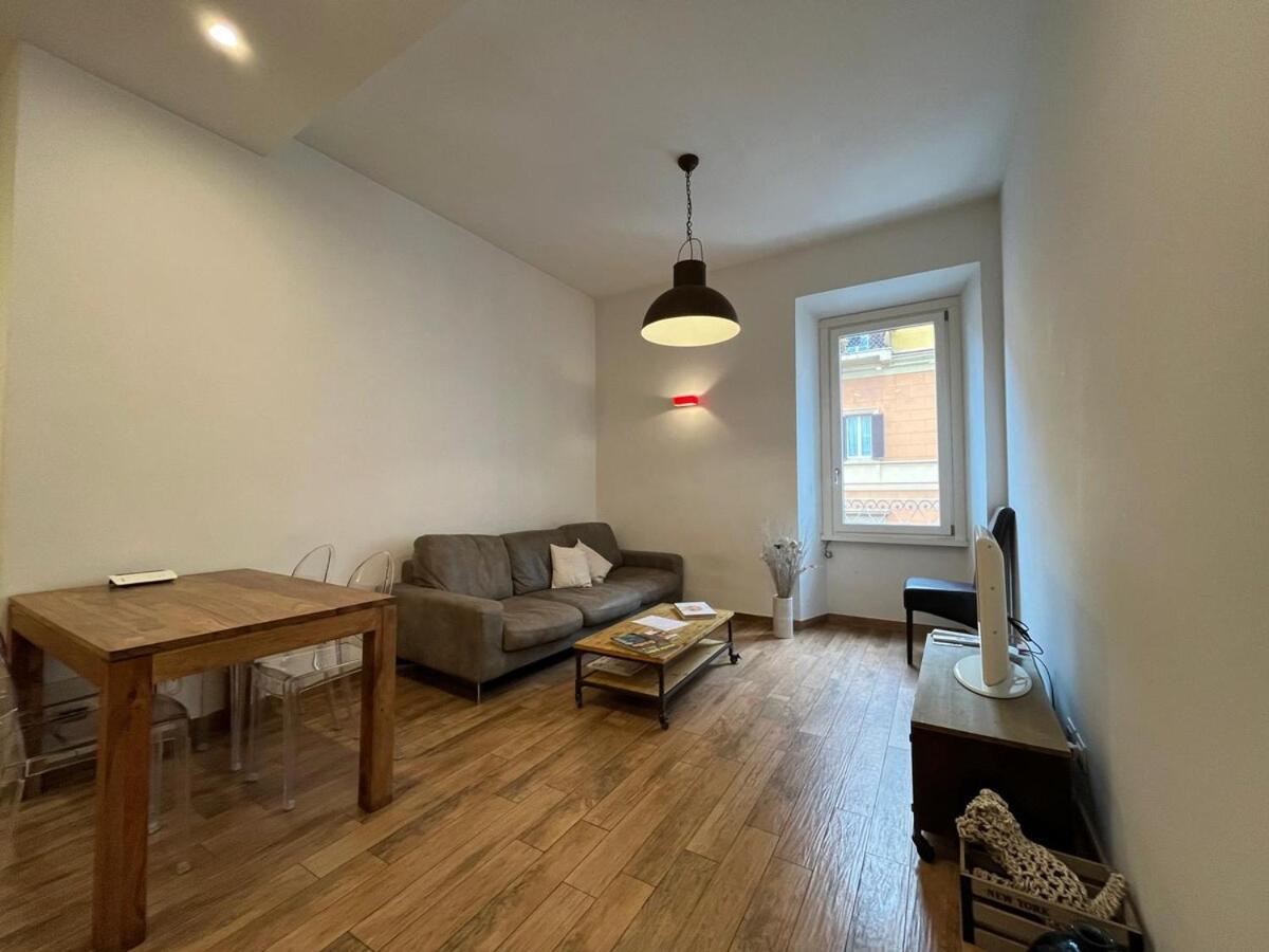 La Dolce Vita - Luxury Colosseum Boutique Apartment Rome Bagian luar foto